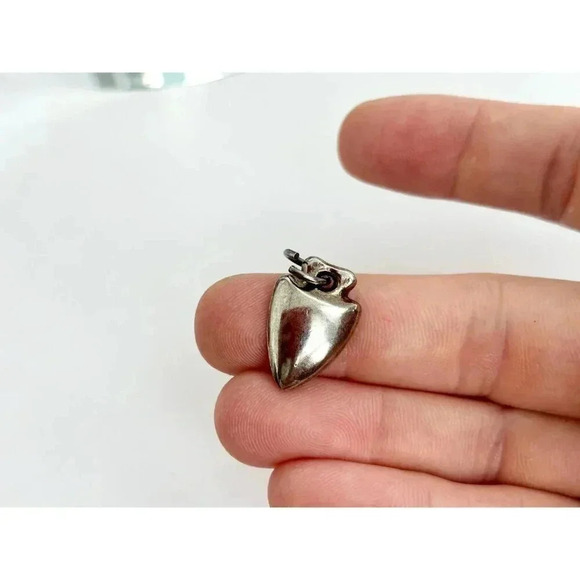 Silver Toned Vintage Heart Shaped Tiny Pendant Charm Trinket - Picture 7 of 10